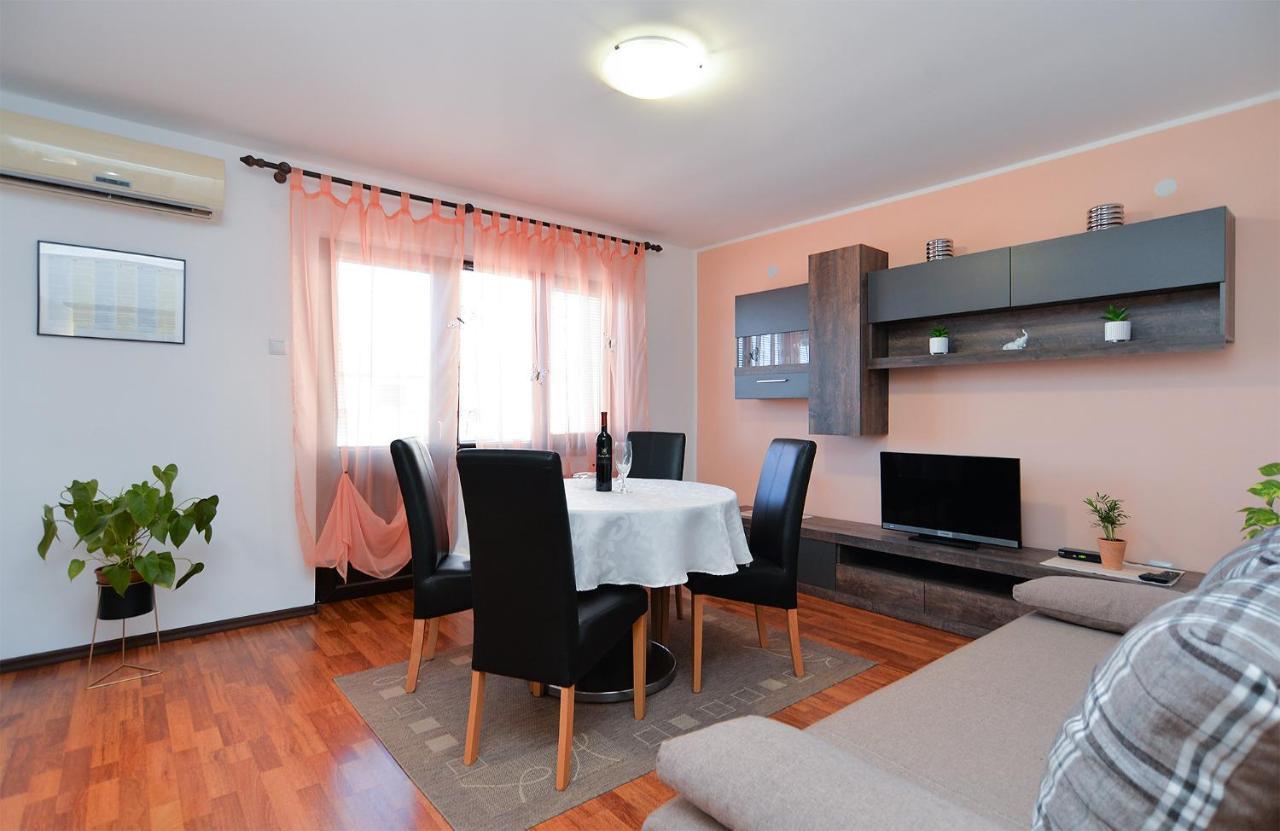 Apartments Milka 2074 โปเรช ภายนอก รูปภาพ