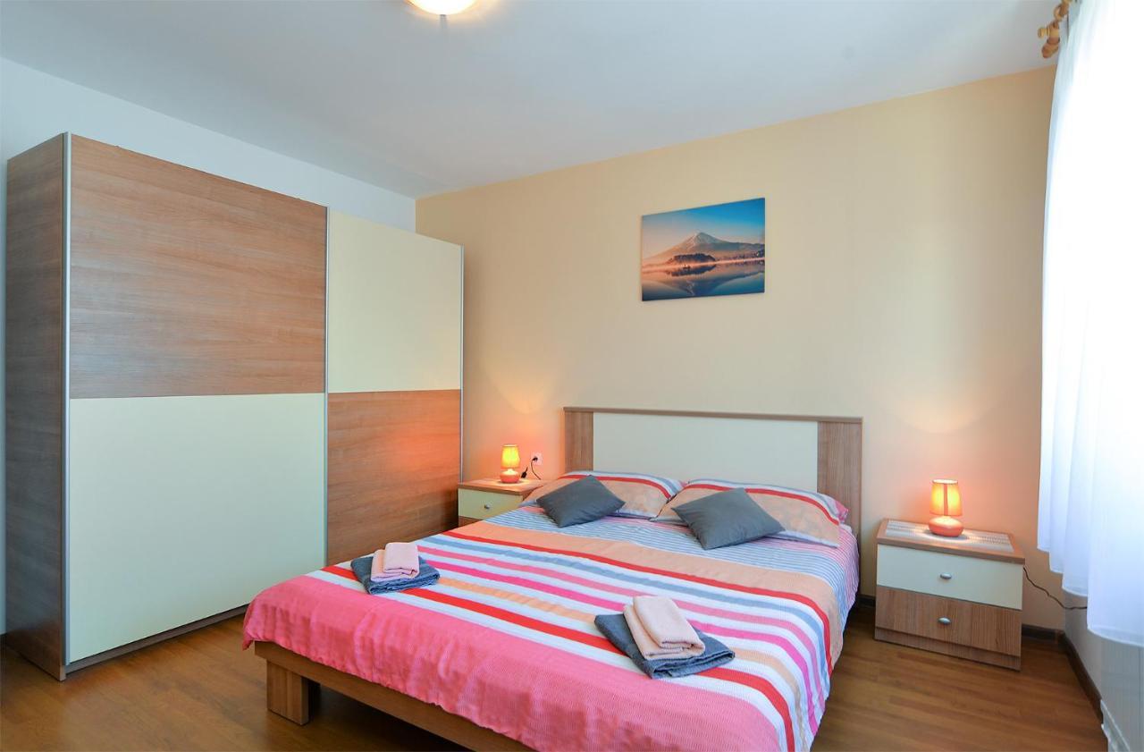 Apartments Milka 2074 โปเรช ภายนอก รูปภาพ
