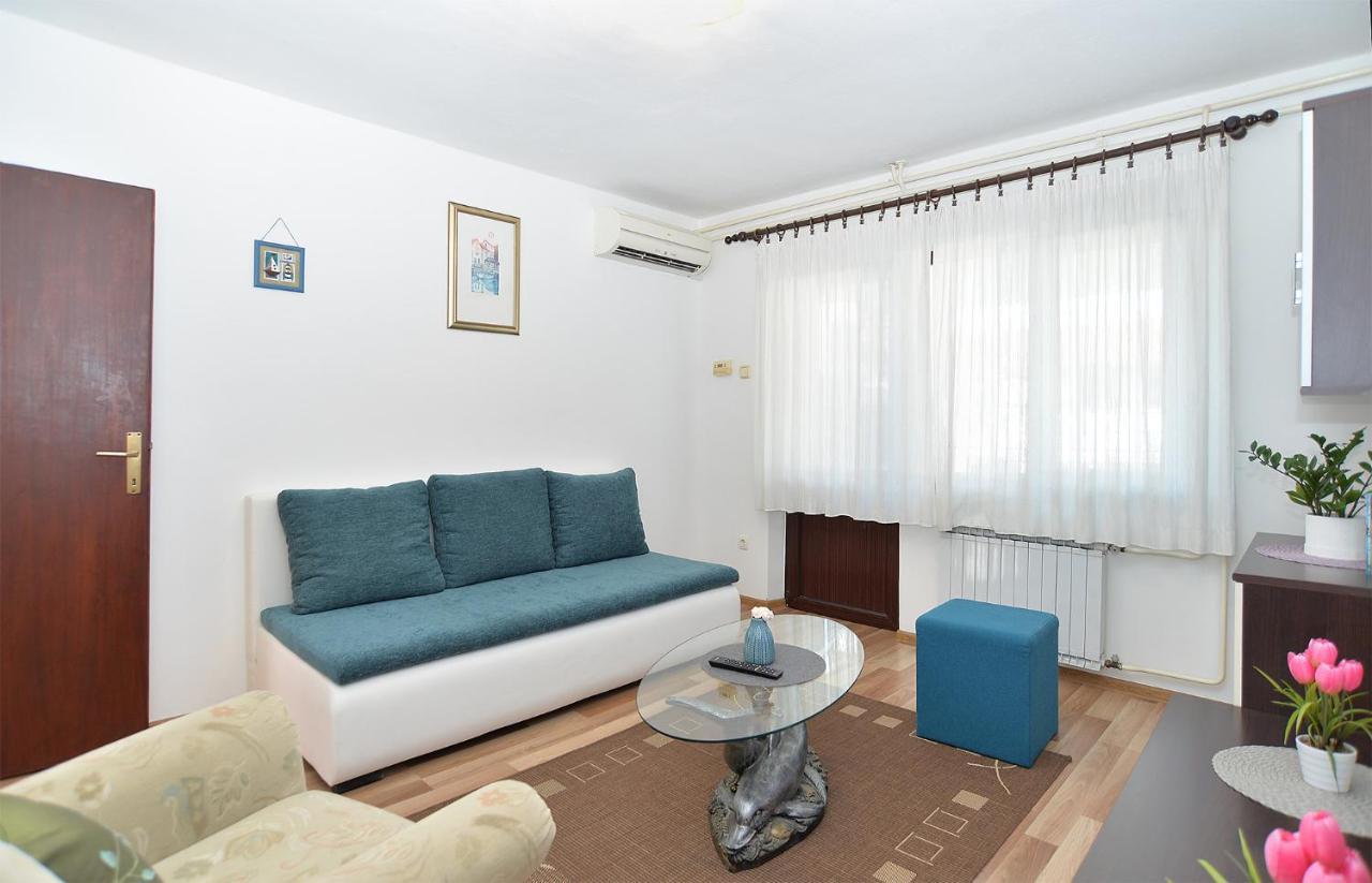 Apartments Milka 2074 โปเรช ภายนอก รูปภาพ