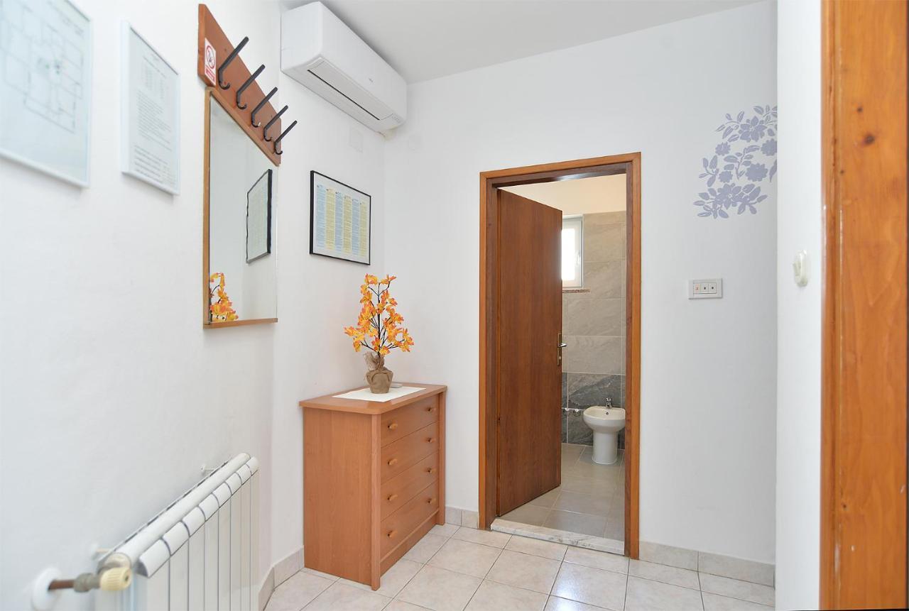 Apartments Milka 2074 โปเรช ภายนอก รูปภาพ