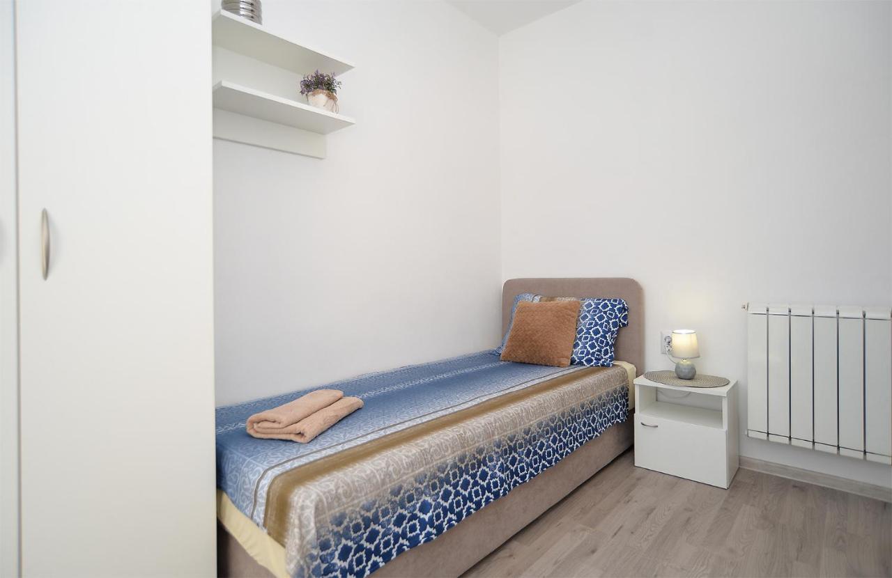 Apartments Milka 2074 โปเรช ภายนอก รูปภาพ