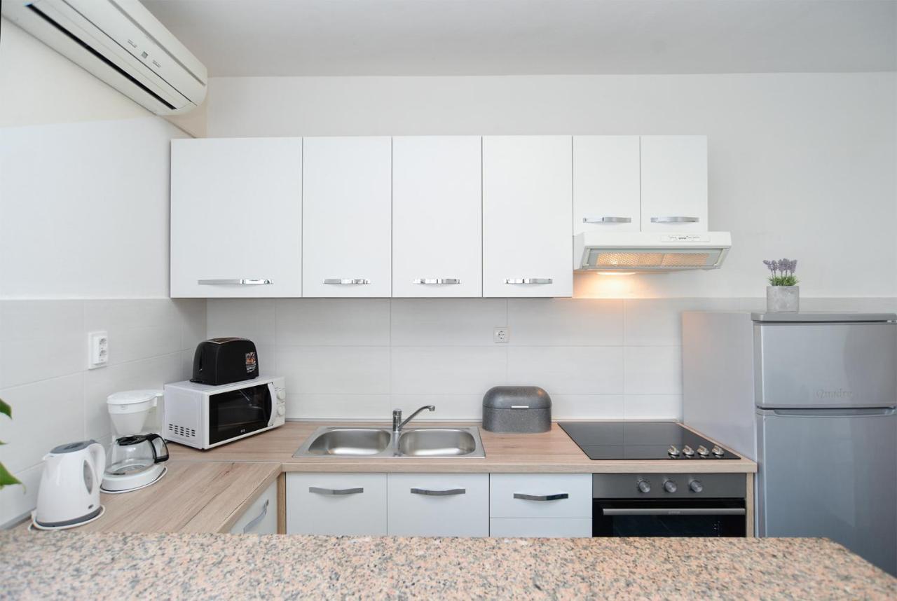Apartments Milka 2074 โปเรช ภายนอก รูปภาพ